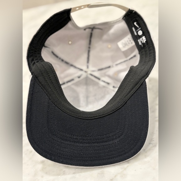 Nike Pro Structured Di-Fit SnapBack hat, Photon Dust/White, very good pre owned - Picture 9 of 10